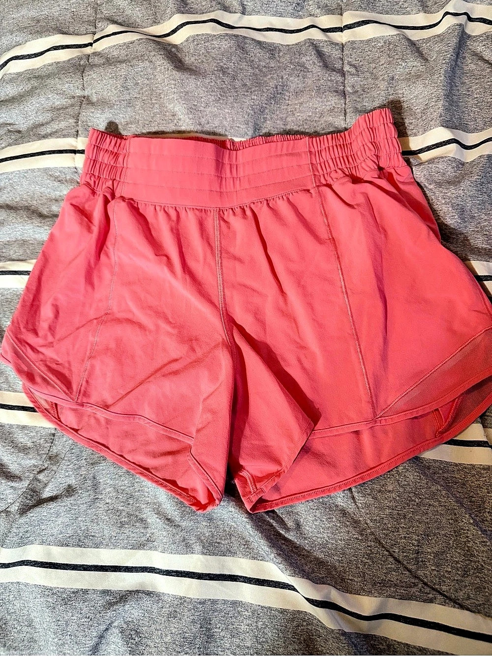 lululemon Hotty Hot High-Rise Lined Short 4" Shorts Pink Size 8
